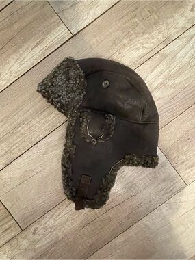 Crown Cap Signature Genuine Shearling Aviator Trapper Hat Brown .L New with tag